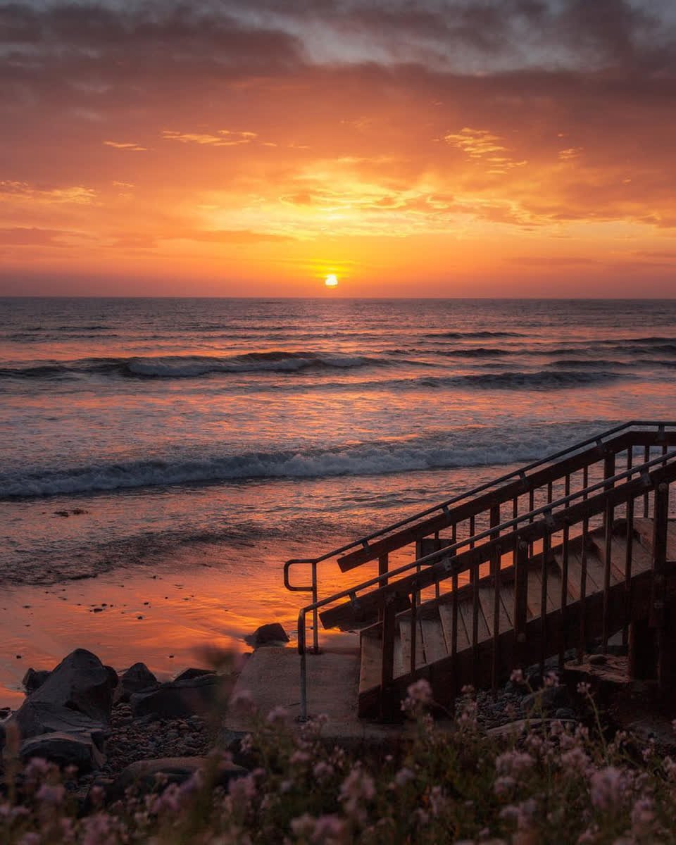 GetSmartWork's tweet image. Don&apos;t mind us, we&apos;re just going to head to the beach to watch the sunset after work. How lucky are we that we can say that?  😍
#repost from @diehloid