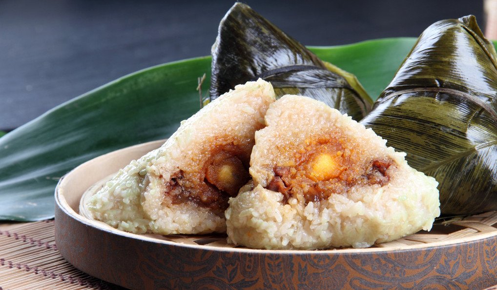 WrittenChinese's tweet photo. Why do people eat 粽子 (zòng zi) 'zong zi' during Dragon Boat Festival? Find out why in the story of Qu Yuan | Written Chinese https://t.co/GjufyUPsSL #learnChinese https://t.co/JHunZhFKmE