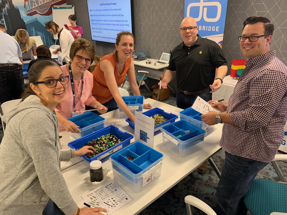DigiBridgeUS's tweet photo. These volunteers at @CLAconnect are awesome! 💙💚 #claconnect #createopportunities #ReachOurFuture https://t.co/uRZtQmU0Dg