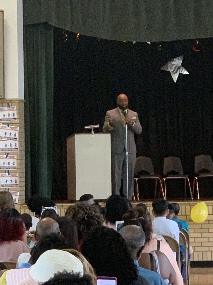 CliffHicks8's tweet photo. Thank you @DelQuan3 for visiting us today @FrayserTigers! https://t.co/Daa45jwXOx