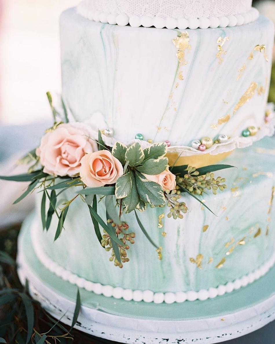 WeddingWire's tweet photo. Can we all agree that cake tasting is the best part of wedding planning?! 😋🍰#PhotoOfTheDay {Weddings By Hana} https://t.co/RYLJxftMwt
