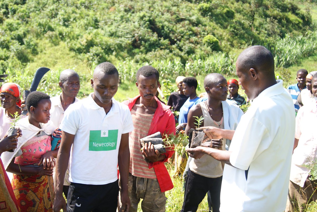 EmmanuelNiyoya's tweet photo. #GreeningBurundiProject
The day we planted over 10,000 trees during #TreePlantingEvent.
Protected environment, Source of good health and sustainable development
#PlantTree_BeatAirPollution
@Ecosia
@EOTOWorld @GretaThunberg @WeDontHaveTime0 @ExtinctionR @Strike4Youth @UNFCCC https://t.co/tiNXAU4eBw