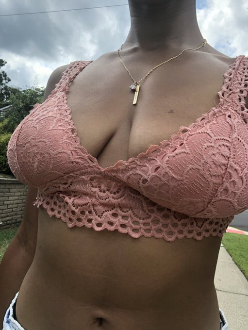 free da tiddies #unholsteredboobs #nomorebras https://t.co/FI724HlwQZ<a href="/tag/unholsteredboobs"class="tags">#unholsteredboobs</a><a href="/tag/nomorebras"class="tags">#nomorebras</a>
