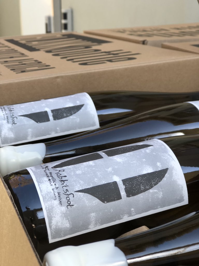 GreatDomainesSA's tweet image. #Rabbitsfoot #Oorbegin #MyEieStofpad #IMHinterhofKabuf These are a few of our favourite things! New delivery from @BLANKbottle