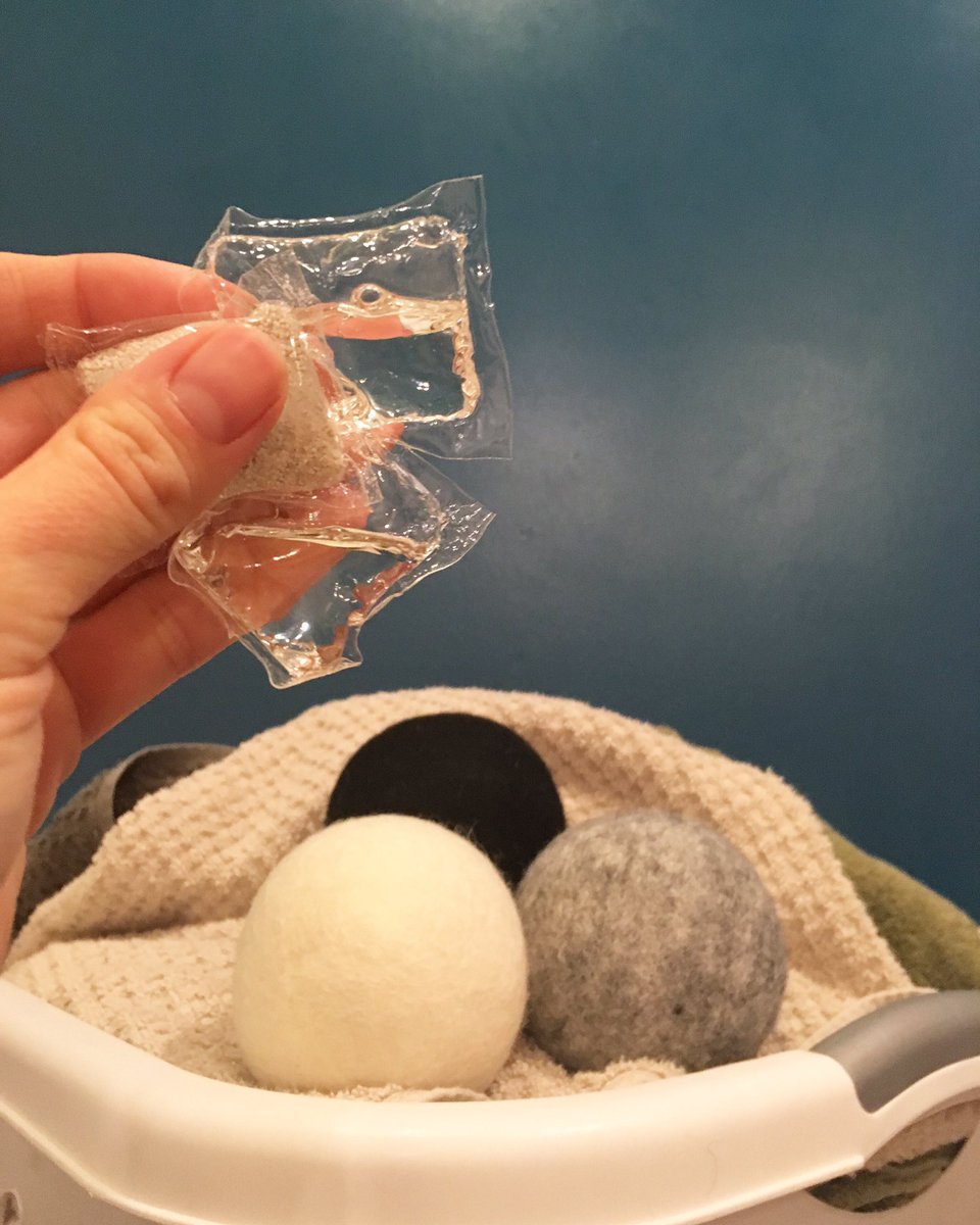 aliciamtravels's tweet photo. 68% of traditional liquid laundry detergent bottles are not recycled and contributes to the 6 billion pounds of plastic that ends in our oceans annually. Thank you @dropps for gifting me these in your recyclable and compostable cardboard packaging. #everydropcounts #planetclean https://t.co/N9N8HVLQMQ