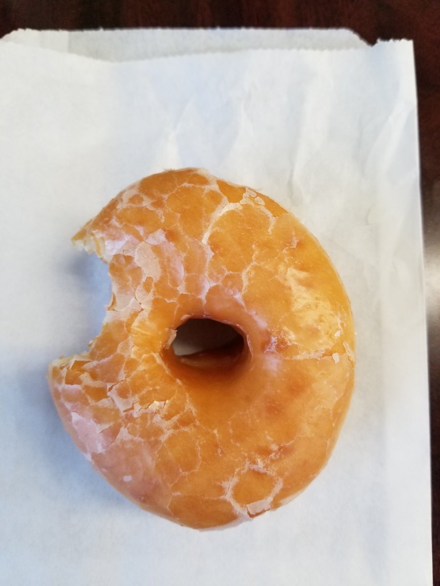 tedlieu's tweet photo. Having a glazed donut at Donut Den in my hometown of Torrance. Yum!

#NationalDoughnutDay https://t.co/twFxjBoDOL