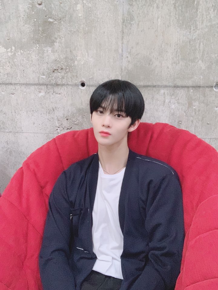 CIX 公式Twitter 和訳💐〕 皆さんに会いたがる ジニョンの目つき