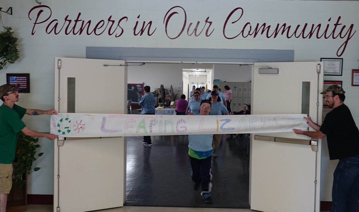 HopeAssoc's tweet image. And Thier Off... to The Special Olympics Maine / Summer Games in Orono! Good Luck to The Leaping Lizards!!! #hopeassociation #SpecialOlympics #support #sports #community