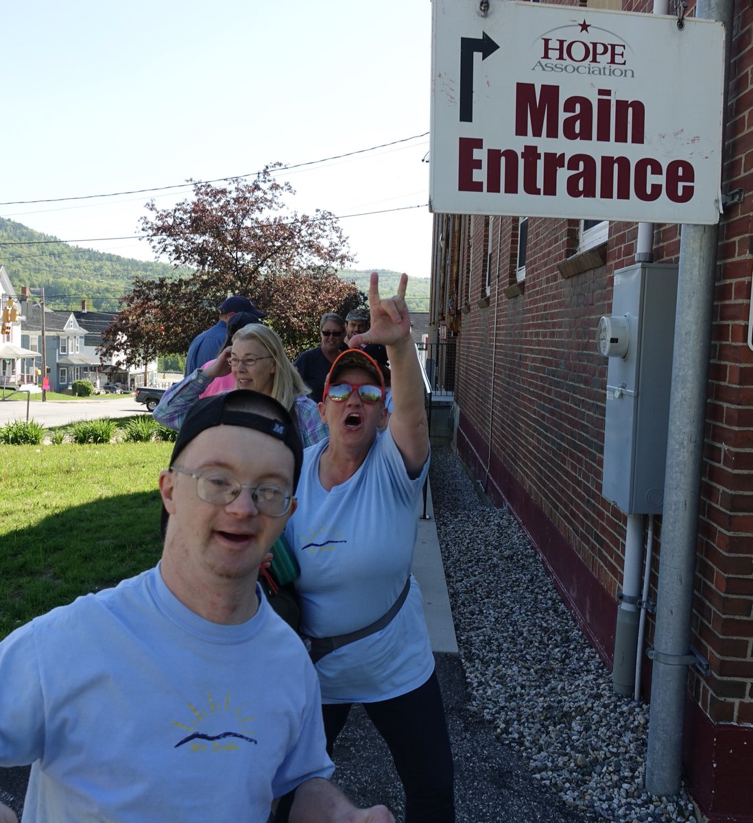 HopeAssoc's tweet image. And Thier Off... to The Special Olympics Maine / Summer Games in Orono! Good Luck to The Leaping Lizards!!! #hopeassociation #SpecialOlympics #support #sports #community