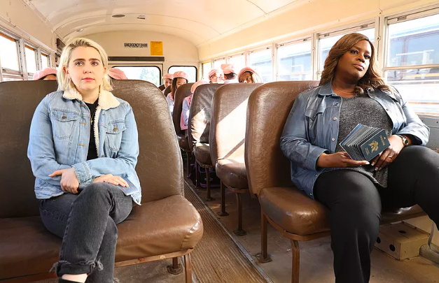 tadsh's tweet photo. Meninas, terminei #GoodGirls ontem e:
- Impactada com o quanto a série evoluiu de uma temporada pra outra
- Os diálogos perfeitos
- Shipando #Bethio, mas a que custo??
- A Annie é tudo, TUDO, TUDO para mim
- O jeito que eles abordam a questão trans <3 
- A fotografia! https://t.co/49cm4JupDI