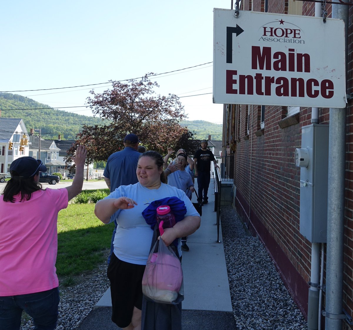HopeAssoc's tweet image. And Thier Off... to The Special Olympics Maine / Summer Games in Orono! Good Luck to The Leaping Lizards!!! #hopeassociation #SpecialOlympics #support #sports #community