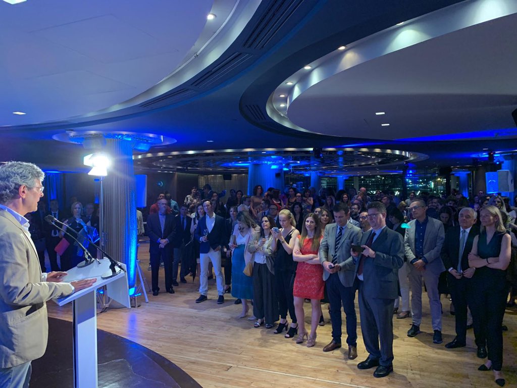 cyexcongresos's tweet photo. Un Gran Congreso Médico es mucho más que un buen programa científico. La entrega de premios solidarios @aedv_es es un momento memorable . #aedv2019 https://t.co/tl7ThDVWcm