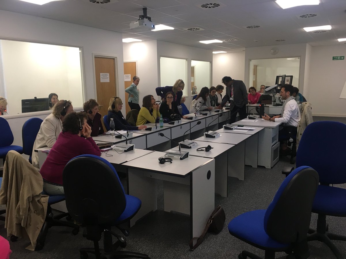 Ivana33473166's tweet photo. @SWonnacott_Bath talking about interpreting and translation at the @PoLIS_Bath Department of the @UniofBath #langteachersdaybath #mfltwitterati https://t.co/6TzWrfpnDS