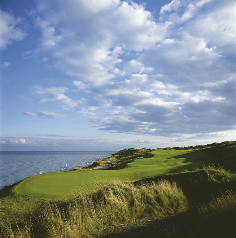 GolfKohler's tweet photo. Where the sky, shoreline and Straits meet. #WhistlingStraits https://t.co/9KUvzh87Kz