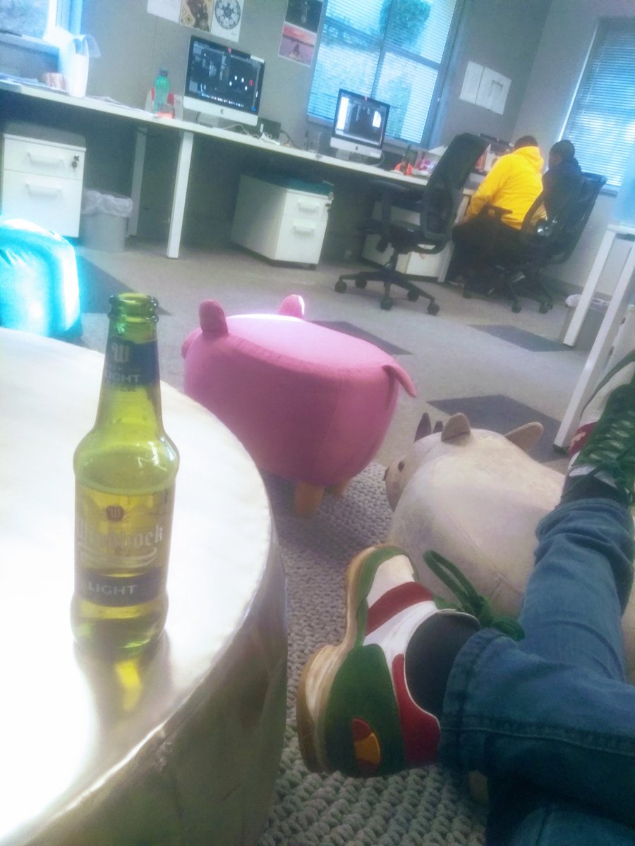 silentical's tweet photo. Waiting for knock-off time like ....#Labohlano https://t.co/ye1P0kDofa
