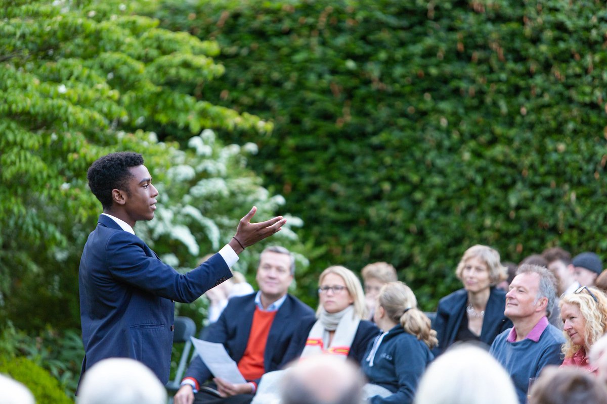 WellingtonUK's tweet photo. Last night we were treated to a variety of Shakespearean performances in The Master's Garden'! Thank you to the pupils that performed for a wonderful evening. 🎭 #WellyIndividual 
See all the photos on our Flickr here: https://t.co/7XfJ4UF864 https://t.co/9IAlZhl1lK