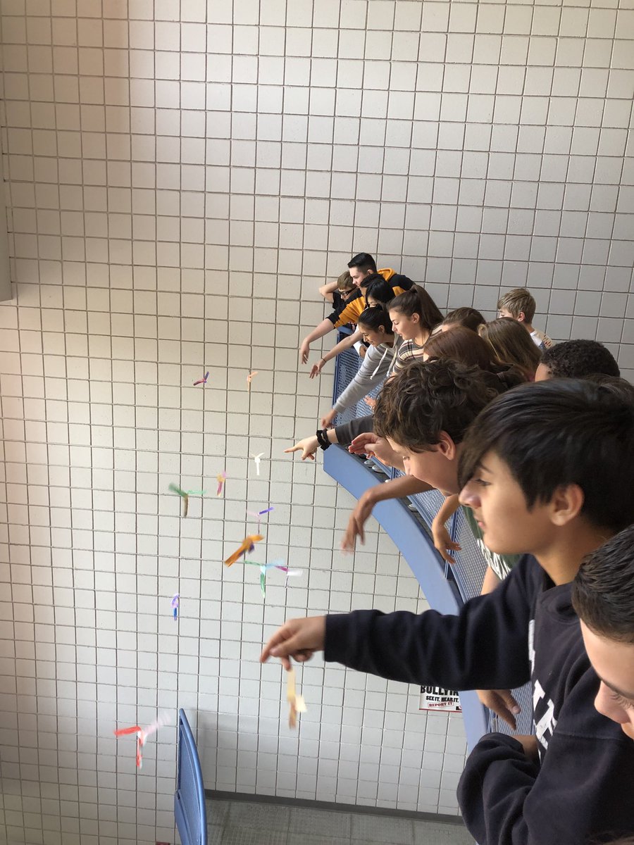 ABanksNMS's tweet photo. Round 1 of #paperhelicopters was a success on #sciencefunday Thank you @MulliganNMS @NortonMiddle @MrsWeiseNMS @mrsjensenNMS @MissScilingoNMS @MrsHartNMS #homeroomphotos #teambuilding https://t.co/CKrMjPxHCy