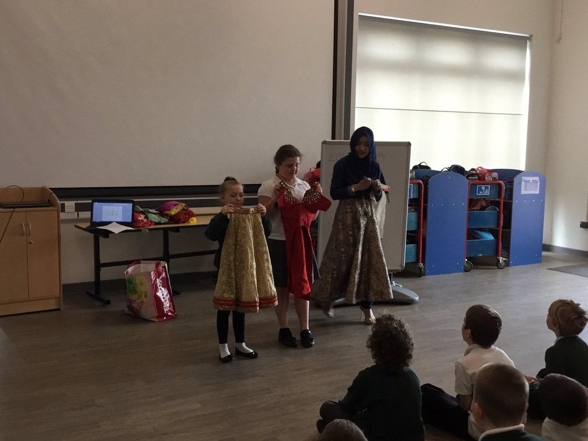 TGPS_NorthLincs's tweet photo. Year 4 have been celebrating the Islamic festival of Eid, the children had a chance to dress up in traditional clothing. Even the class teachers joined in. #TGPSYear4 #TGPSRE #TGPSBritishvalues https://t.co/53aaLv9c72