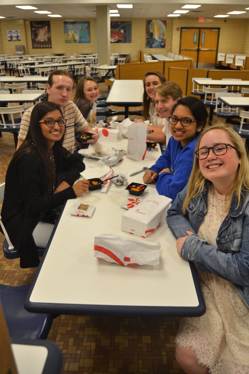 EasternHSMedia's tweet photo. Let the EHS Senior Walk pictures begin, starting with breakfast!  #eaglepride #jcps2019 @eastern2019 https://t.co/3rsxwCpFZU