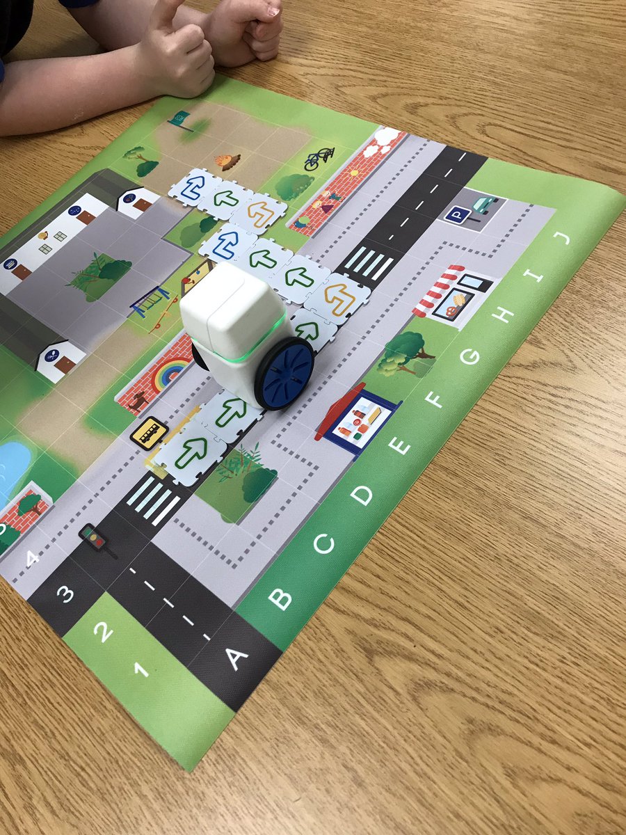 oneal_nat's tweet image. Summer school + @KUBO_Robot = lots of fun!!! #Pitscointheclassroom #handsonmindson #PitscoTAG