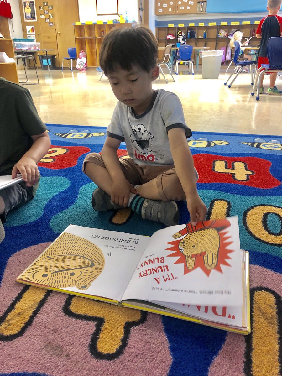 AmyMckinzie's tweet image. A class of book lovers! ❤️ #freereadfriday #booklove #KidLit #cpsbest