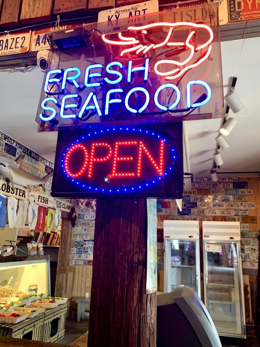 HistoricSeaport's tweet photo. Originally built as a shrimp warehouse, @HalfShellRawBarKeyWest was finally established as a restaurant in 1972. #HalfShellRawBar has remained a true #KeyWest icon. Laid back, friendly and casual, the @HalfShellRawBarKeyWest is considered the original #KeyWestSeafoodRestaurant! https://t.co/QU7gmbbrwM