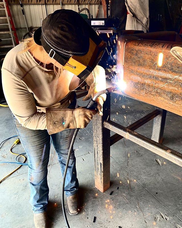 longevitywelds's tweet image. Shoutout to @jaidynfaine for getting that MIG welding job done!
#pipelinewelding #welder #migwelder #womenwelders #girlswhoweld #pipelinelegit #weldernation #lwelds #longevitywelding #pipeliner 
Follow @lwelds for more cool stuff instagram.com/p/Bya8LSxBCOm/