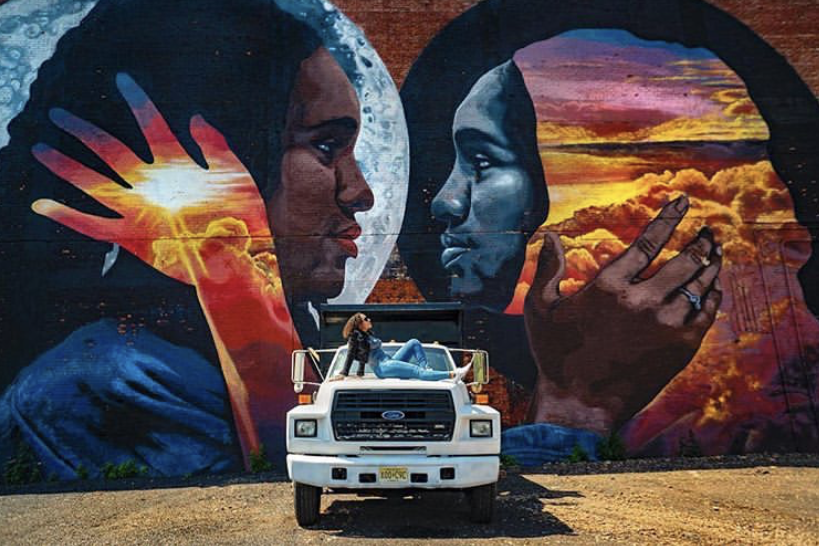 ELT_Newark's tweet photo. A BIG Friday Mood! Newark is great. Newark is beautiful. Newark is OURS!
#streetart #muralhunting #streetart_official #njstreetart #artlife #streetarteverywhere #newarkstreetart #brickcity #njstreetart #brickcity #newarkmurals #itsfriday #urbanphotography #citylife https://t.co/6KSDQhYbFh