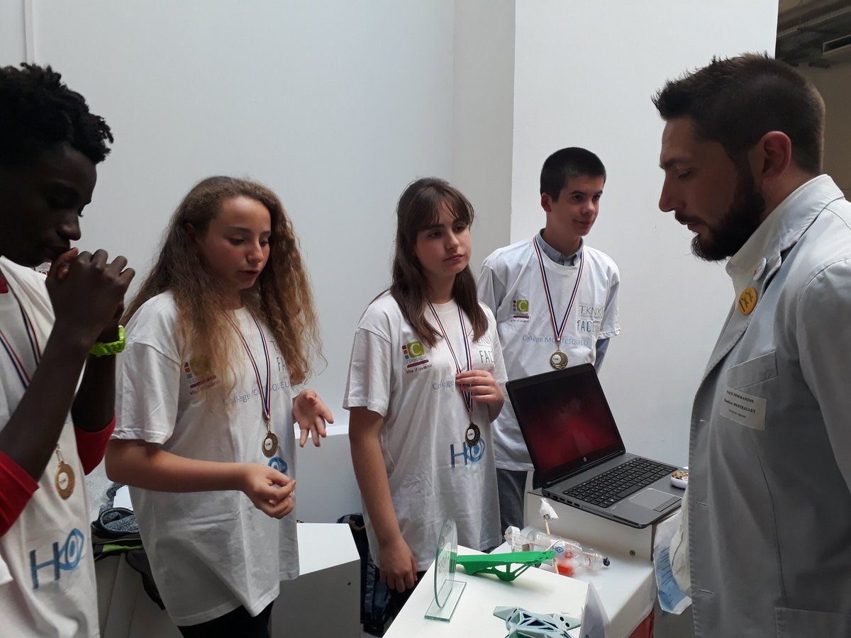 DiptyChander's tweet photo. Bravo @EmmaEpitechTlse pour avoir accompagné l’équipe #Handicom un drone doté d'une IA qui vient en aide aux déficients visuels dans le cadre du concours @ProjetTEKNIK ! Grand bravo à cette équipe gagnante du @clgeMontesquieu qui utilise l’informatique pour aider la société ! https://t.co/bafhvUCyJh