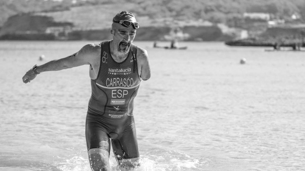 No hace falta q te den una medalla para sentirte orgulloso de tu trabajo.
Llevo 10000 metros de natación en 7 días,para los nadadores esto sé que es poco,pero con un solo brazo, os aseguro que es todo una reto,una batalla que he ganado.
No te des nunca por vencido sin intentarlo