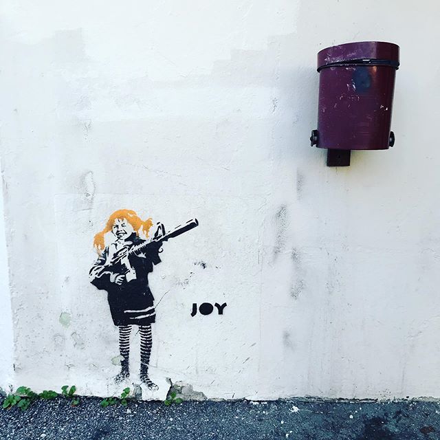 claudelle's tweet photo. Bergen 💜 #stencilart #bergen #streetart #graffiti https://t.co/33BLXR8EA4 https://t.co/cL1yev3Hx9