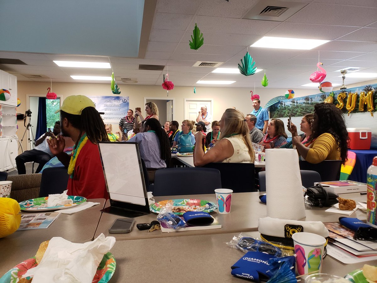 Diamond43669617's tweet photo. #bestmode with my VBOPC team for our big summer roll out office party! #VBManagement https://t.co/a6flK41lmm