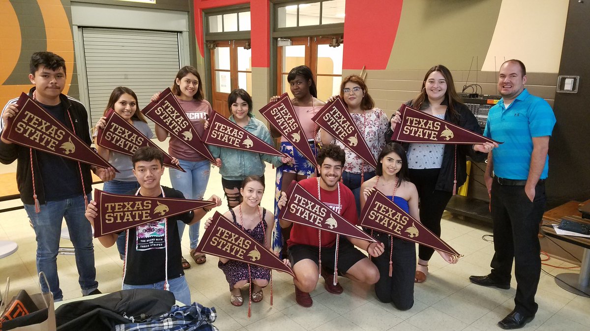 rebelreadyTR's tweet photo. Flashback to our 2019 Senior Celebration! We are very excited to see all the amazing things our rebels will accomplish! #TheFutureStartsHere #GoCenterGoPlaces https://t.co/hB118TIho5