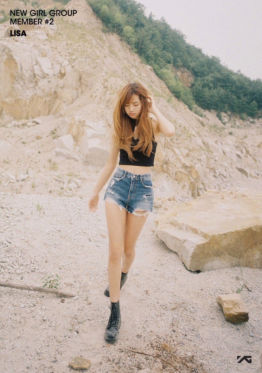 kimlesserafim's tweet photo. #리사유러콜

It's been 3 years since i was officially announced by YGEnt as the 2nd member of YG New Girlgroup ( it's now known as blackpink )

I will work harder than ever. Thank you BLINKs for having my back. I love you so much!💙💛

#3YearWithLisa https://t.co/RAr6dLnDE2