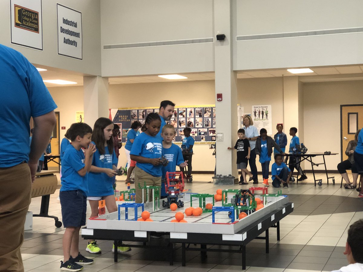 SSE_SThomas's tweet photo. Had a great few days at Robotics Camp. Proud of my 2 students who worked hard to build a robot from scratch in 2.5 days. https://t.co/5eSqKOEswo