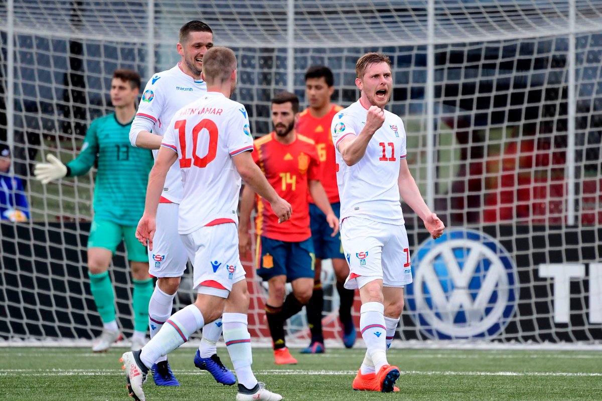 UEFAEURO's tweet photo. When you score against 2010 world champions Spain...
🇫🇴 Klæmint Olsen 💪
#EURO2020 https://t.co/tXrpQhSeSt