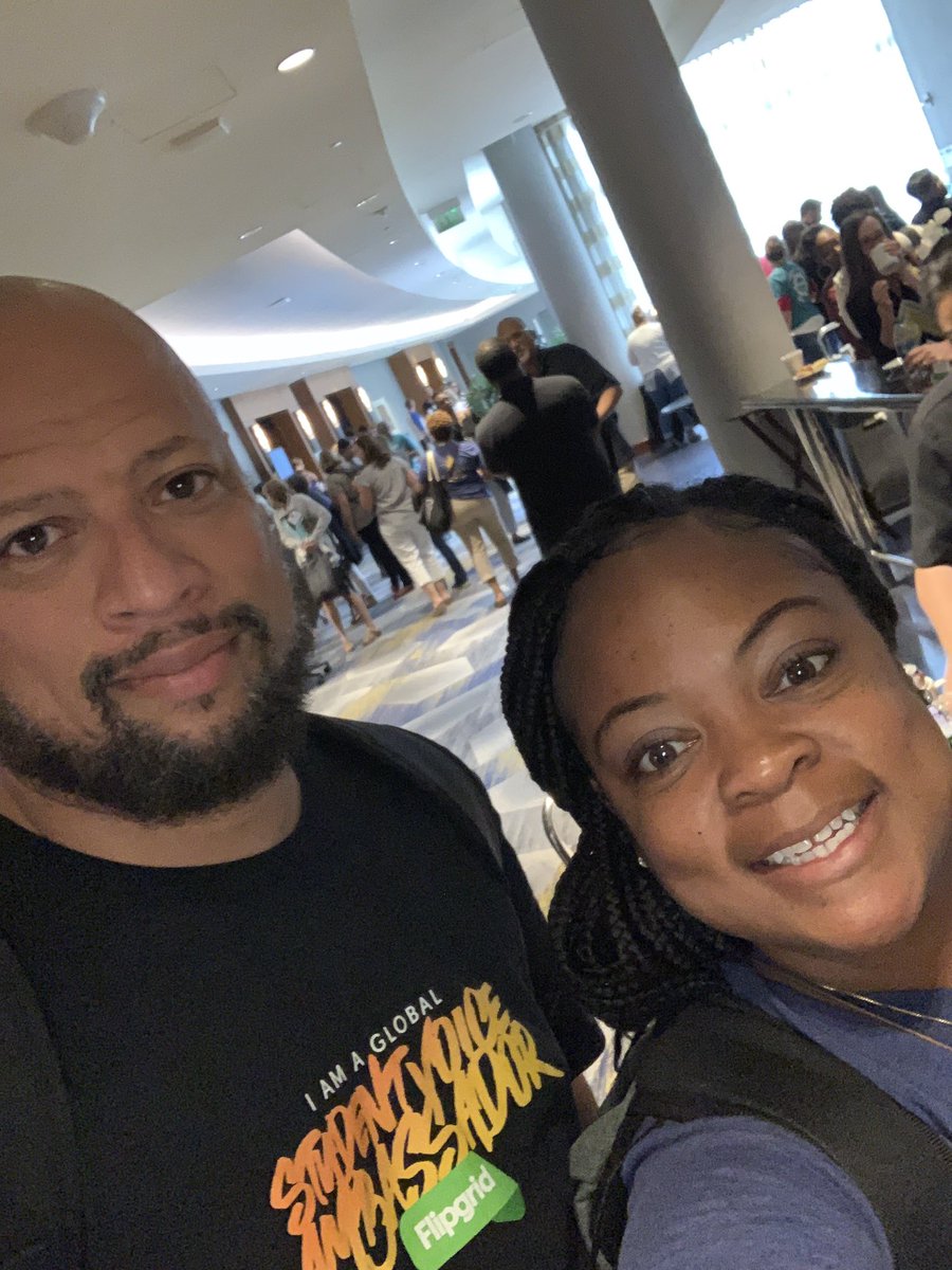 SmithTeaches2's tweet photo. Great people at a great event! #VanCon19 with @FCSVanguard! Full of learning: Spotlight, Transform, Innovate, Mentor, Support! @DatoriaS @brainywizards https://t.co/U8oTniOLMZ