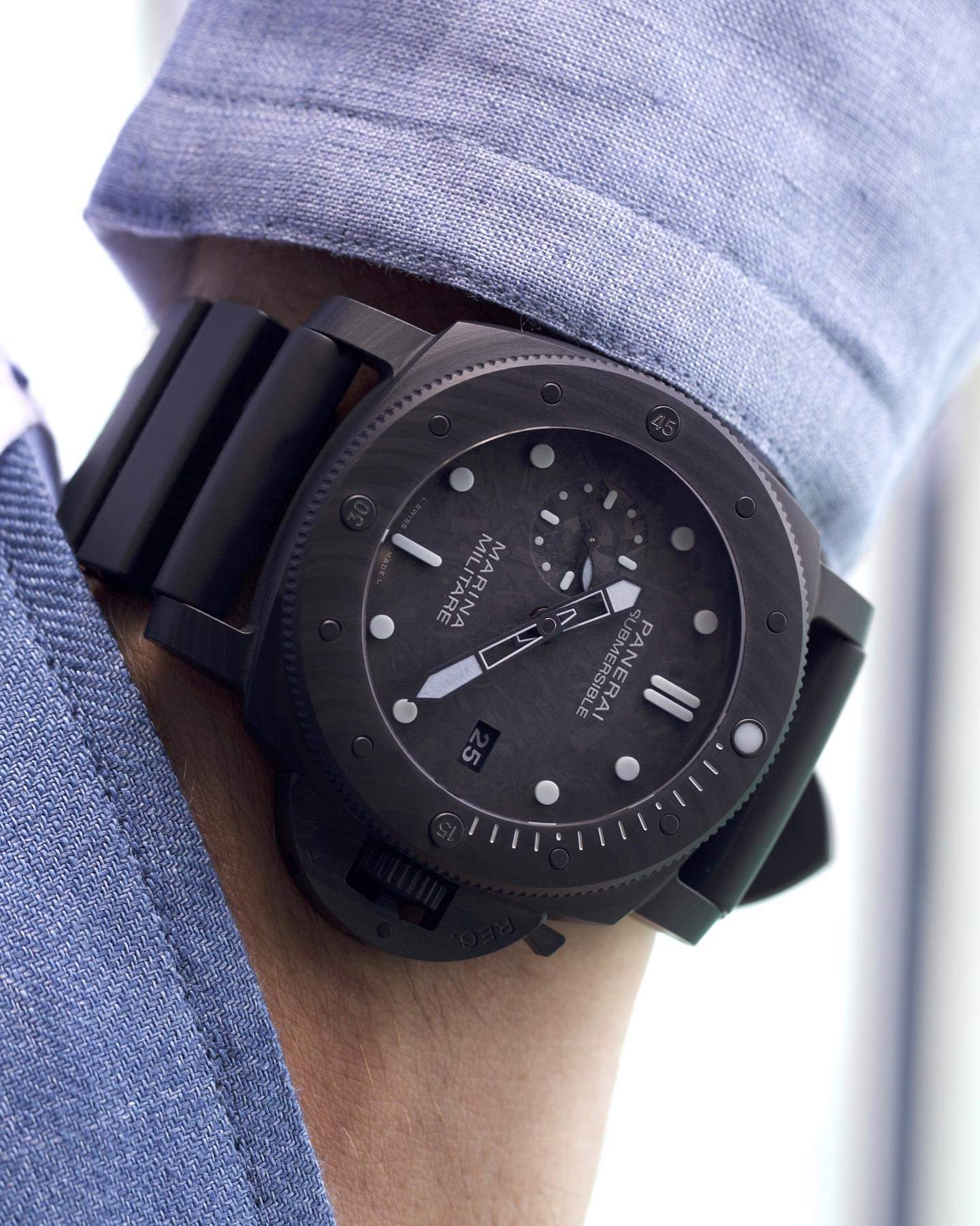 ALPHA D 6 on X ONLY FOR PROFESSIONALS PaneraiOfficial The Panerai PAM979 47mm Carbotech with forged Carbon dial and grey 3D Lume blocks. The combination of materials and color choices is