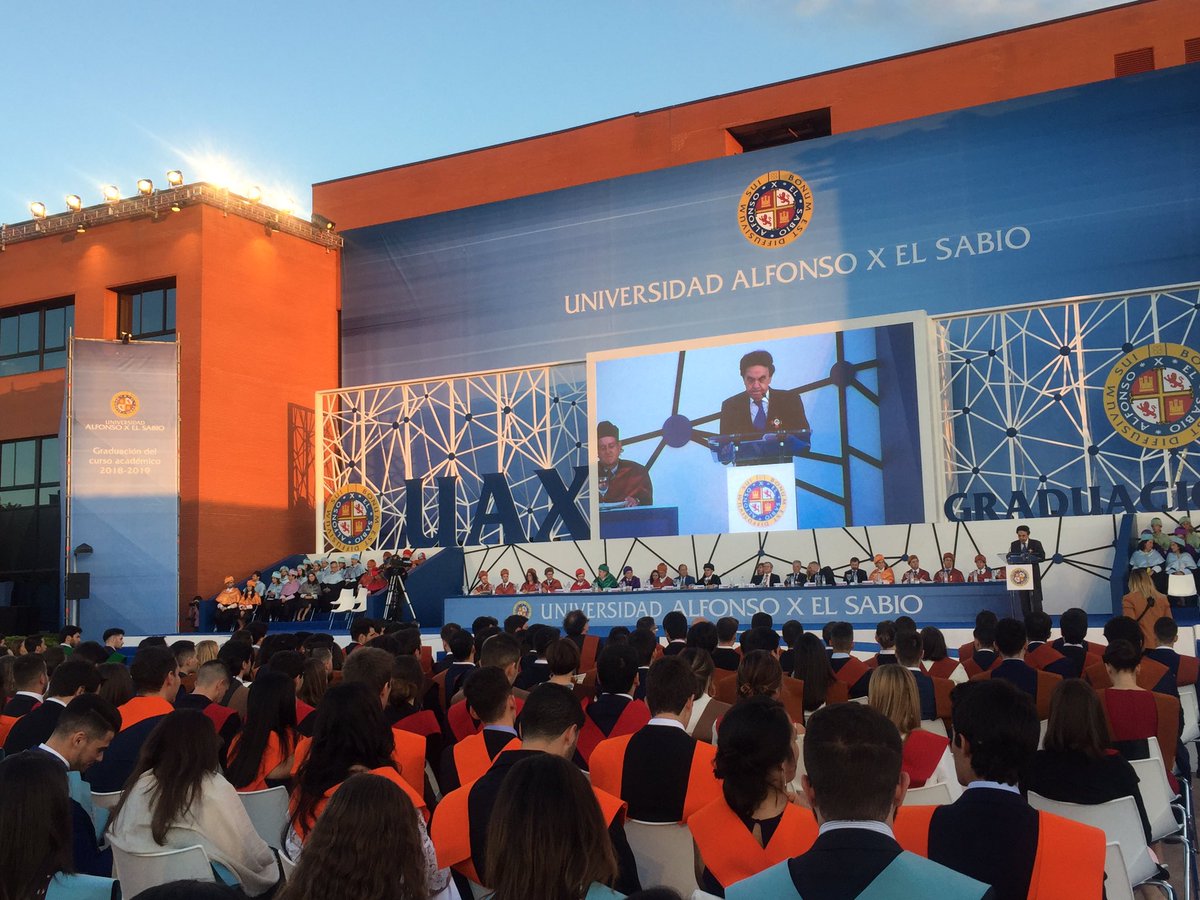 uaxuniversidad's tweet photo. Intervención de nuestro #PresidenteUAX D. Jesús Núñez Velázquez en acto #GraduaciónUAX2019 👉 Repasa los logros #UAX en el #25AniversarioUAX. Les desea un futuro exitoso a los titulados. A continuación por fin veremos uno a uno a los nuevos #graduadosUAX recogiendo sus diplomas. https://t.co/Xzf6EhrT2c