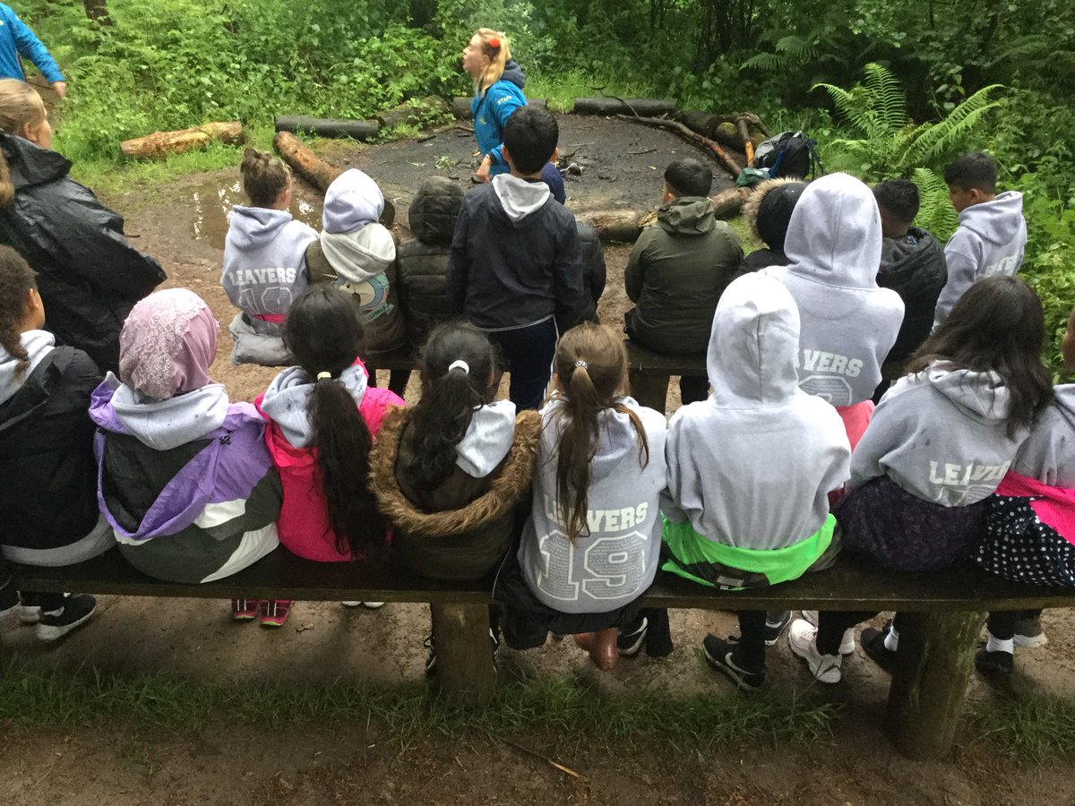 rydersgreen_sch's tweet photo. Campfire time π₯π₯π₯π₯#itsfinallystoppedraining 29 very happy children singing and smelling of campfire smoke. #wearehavingagreattime https://t.co/lYWWWdsq1j