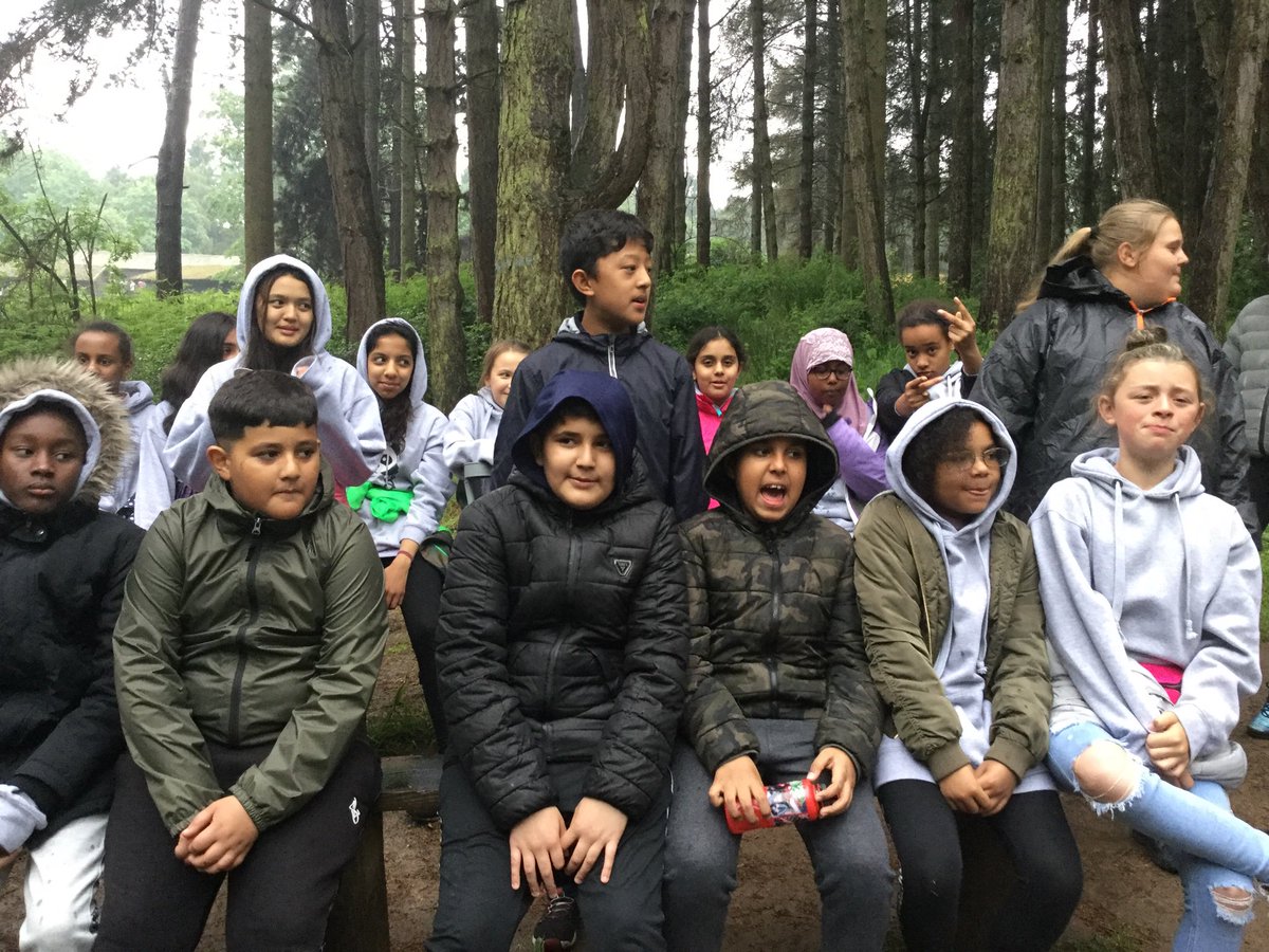 rydersgreen_sch's tweet photo. Campfire time π₯π₯π₯π₯#itsfinallystoppedraining 29 very happy children singing and smelling of campfire smoke. #wearehavingagreattime https://t.co/lYWWWdsq1j