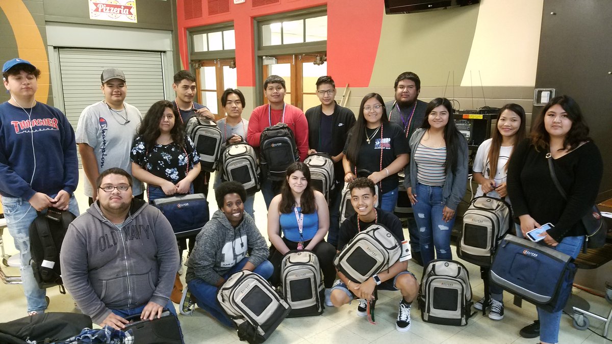 rebelreadyTR's tweet photo. Flashback to our 2019 Senior Celebration! We are very excited to see all the amazing things our rebels will accomplish! #TheFutureStartsHere #GoCenterGoPlaces https://t.co/hB118TIho5