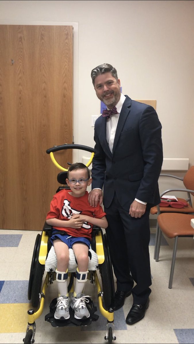 RoryFitz9's tweet photo. ⭐️Teamwork makes Dreamwork💫
Kyle’s wonderful team in St. Louis 🙏
🏃♂️Physios Rebecca, Tad & Jessica
🥼 Dr Park
🥼 Dr Dobbs
#SDRChangesLives
#KylesWishToWalk
#SDR4Kyle https://t.co/c4j3gAPPt7