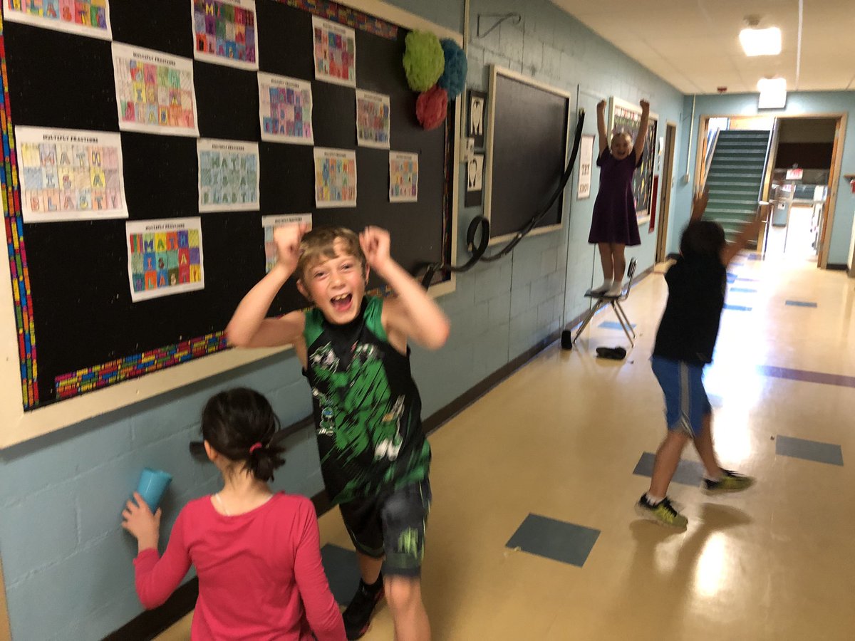 vreyome87's tweet photo. STEM marble roller coasters for our last STEM of the year! #favoritechallenge #teamwork #STEM https://t.co/sTUXdspELW