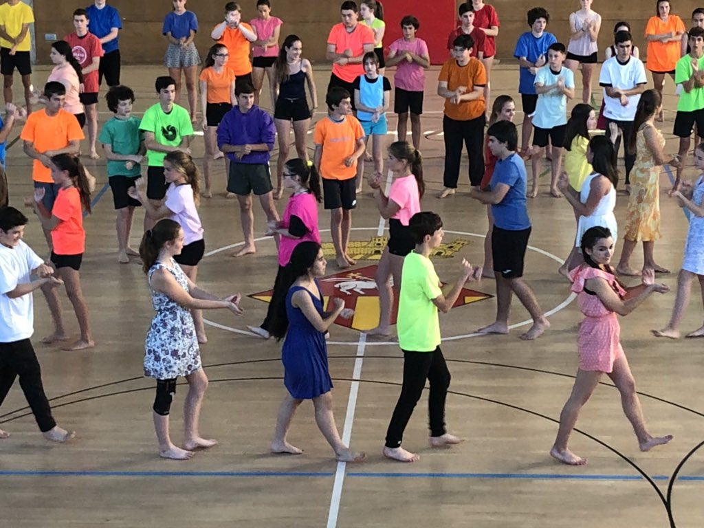 Nuria_GM3's tweet photo. “If people can dance together, they can also live together”. Sàvies paraules sentides avui al #Fivedaystodance dels nois de 2nESO del @InsMatadepera https://t.co/rDJaz52RWv