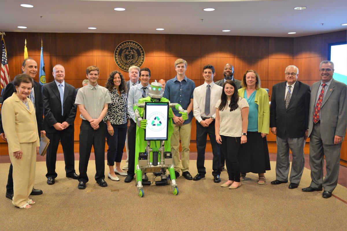 M.C. Green, Middlesex County’s beloved recycling robot, has been rebooted and is ready to hit the streets to teach the importance of protecting the environment and promote responsible recycling practices in Middlesex County  

middlesexcountynj.gov/News/Pages/Rec…