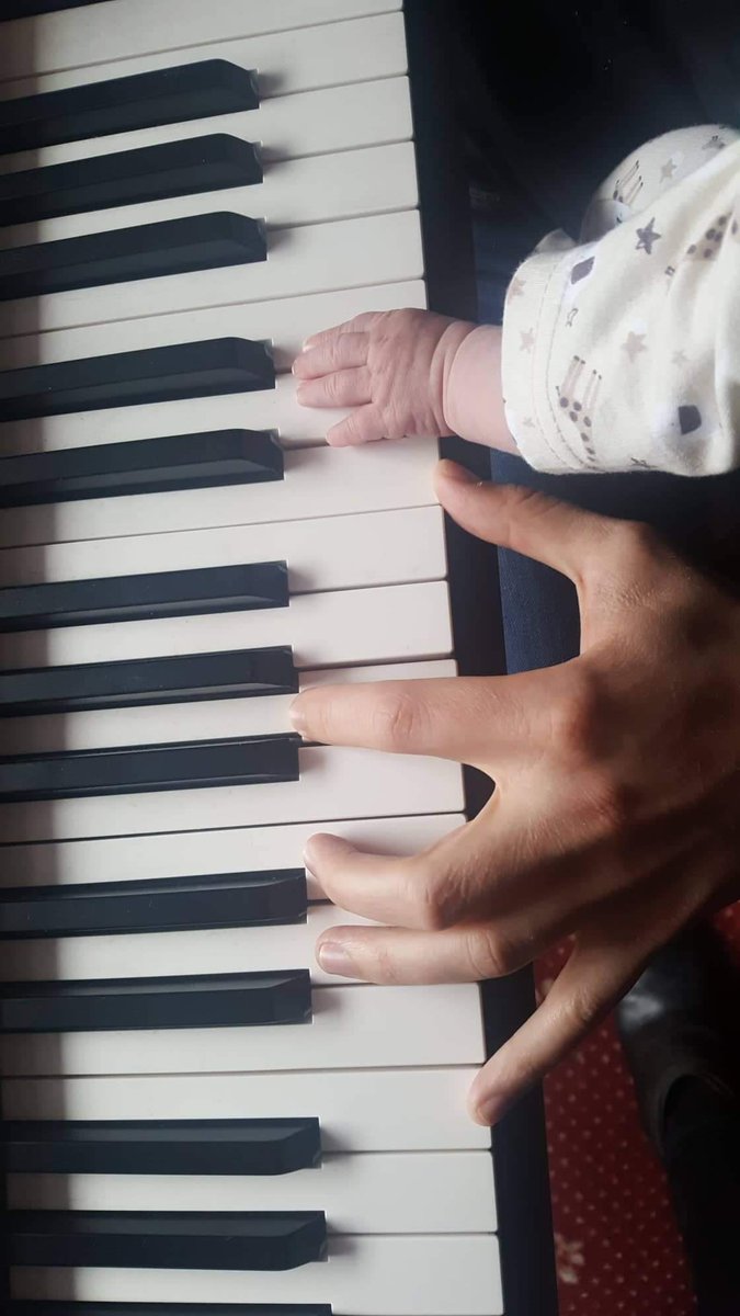 hanniepower's tweet photo. My brother is a music teacher... someone better start manufacturing tiny pipettes for when I decide to have kids! ๐ #musicteacher #scienceforbabies #scicomm #WorkLifeBalance https://t.co/jc5xXXolmm