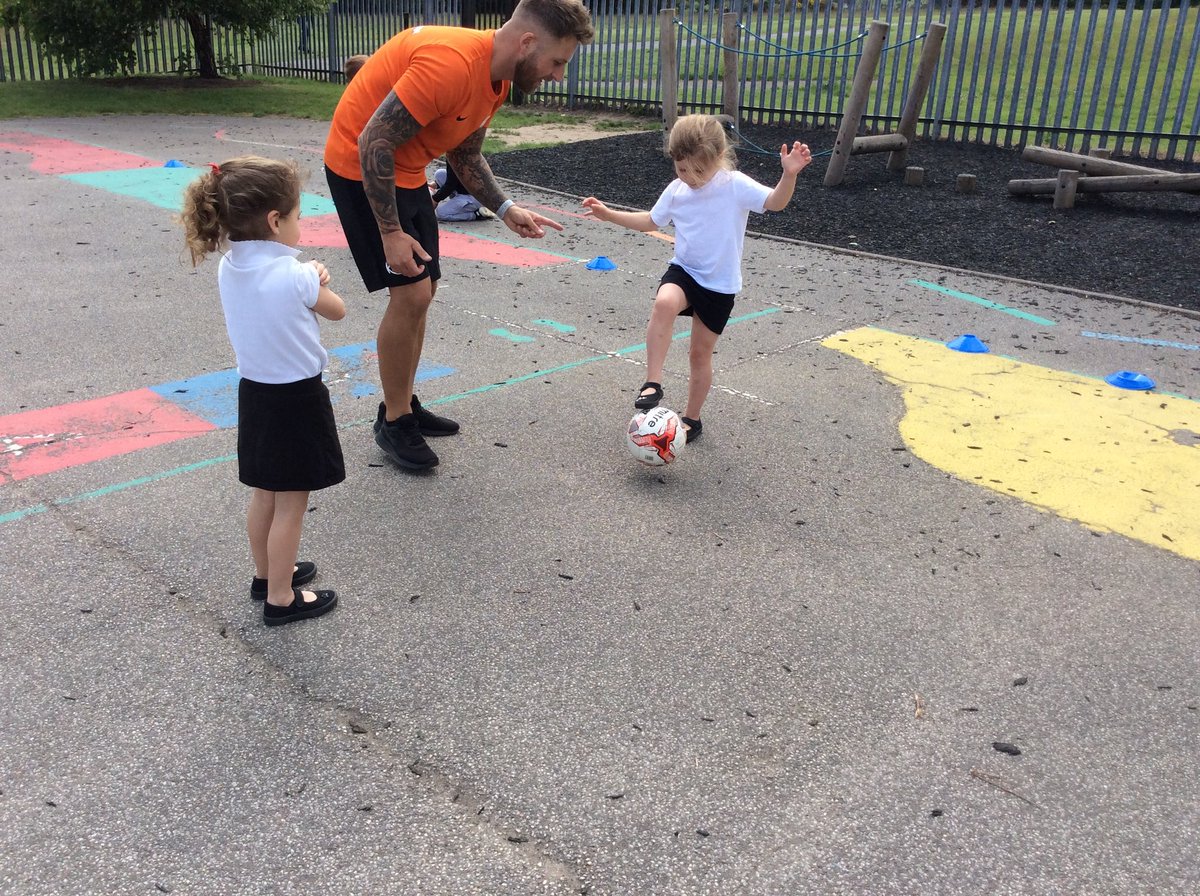BHPSMansfield's tweet photo. Mrs Snowden’s class showed off their football skills this week in PE. Coach Ricky was very impressed with their skills and also how well they listened. Well done everyone! #minikicks #talented https://t.co/zWFBRzqPfT