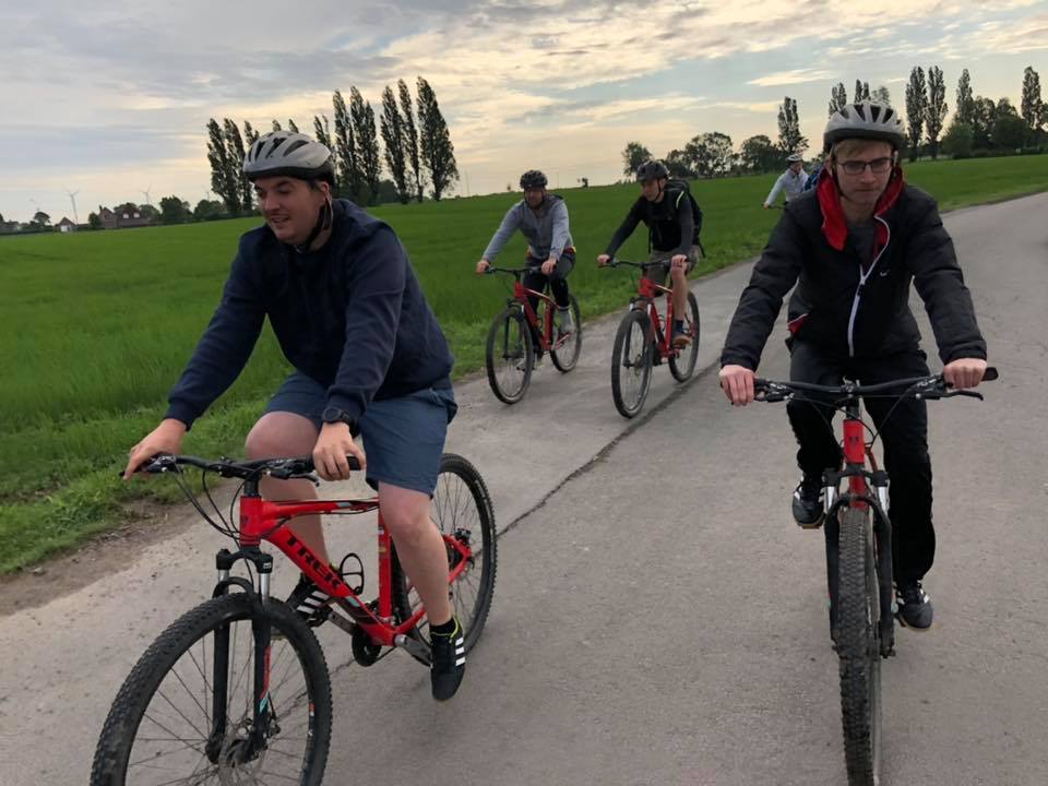 cloetn's tweet photo. Top teamdag achter de rug met het @CodeKickBE team. Allen weg van achter dat scherm en lekker sporten! #topteam #webdevelopers #DOTNet https://t.co/p89eSZ27qG