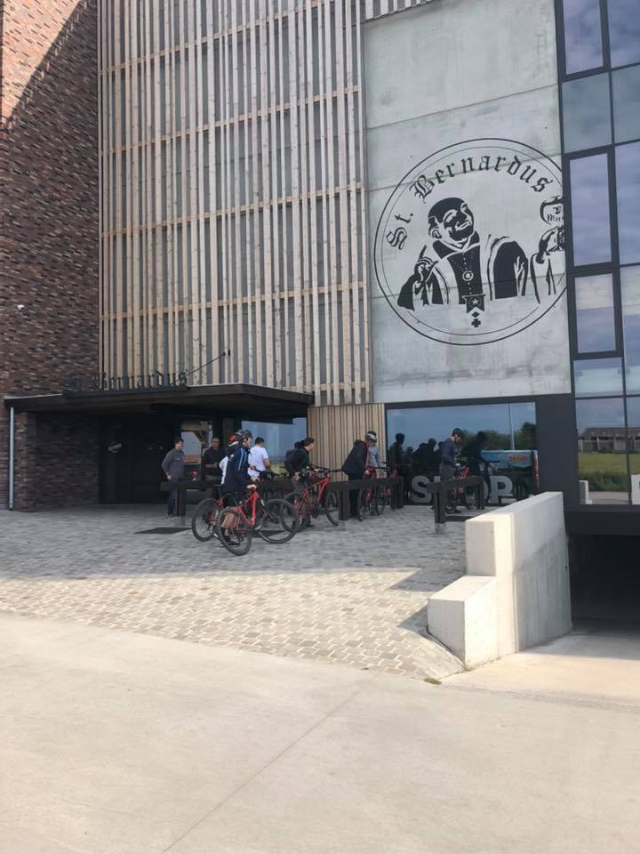 cloetn's tweet photo. Top teamdag achter de rug met het @CodeKickBE team. Allen weg van achter dat scherm en lekker sporten! #topteam #webdevelopers #DOTNet https://t.co/p89eSZ27qG